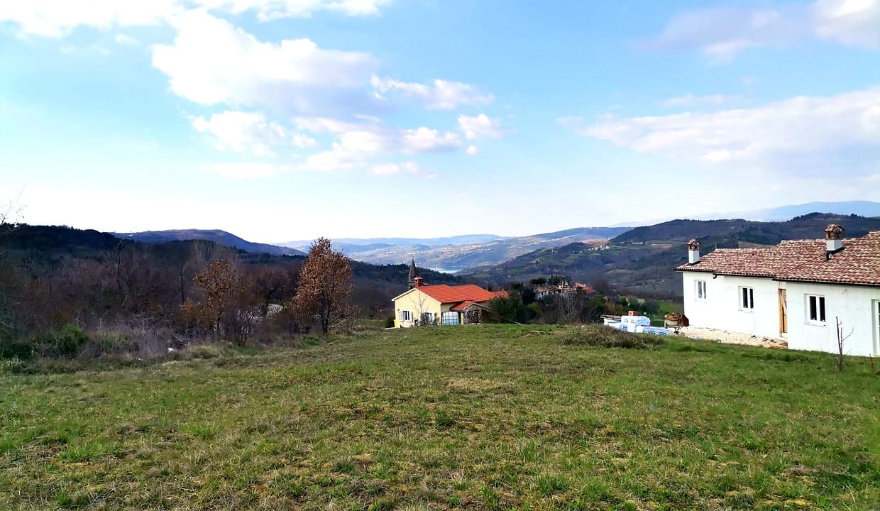Z-675 Baugrundstück mit 1.576 m² mit wunderschönem Panoramablick – Nähe Pazin - zu verkaufen
