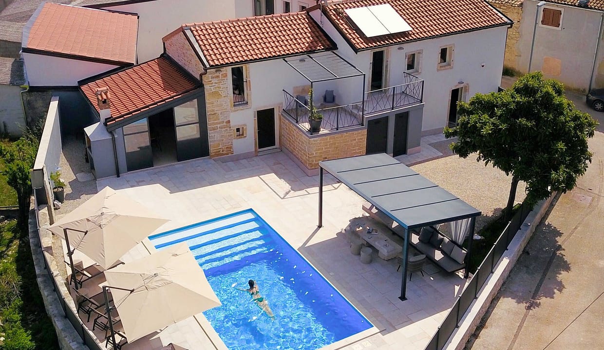 Z-946 renoviertes Natursteinhaus mit Pool –100 m2 - Nähe Kanfanar – zu verkaufen