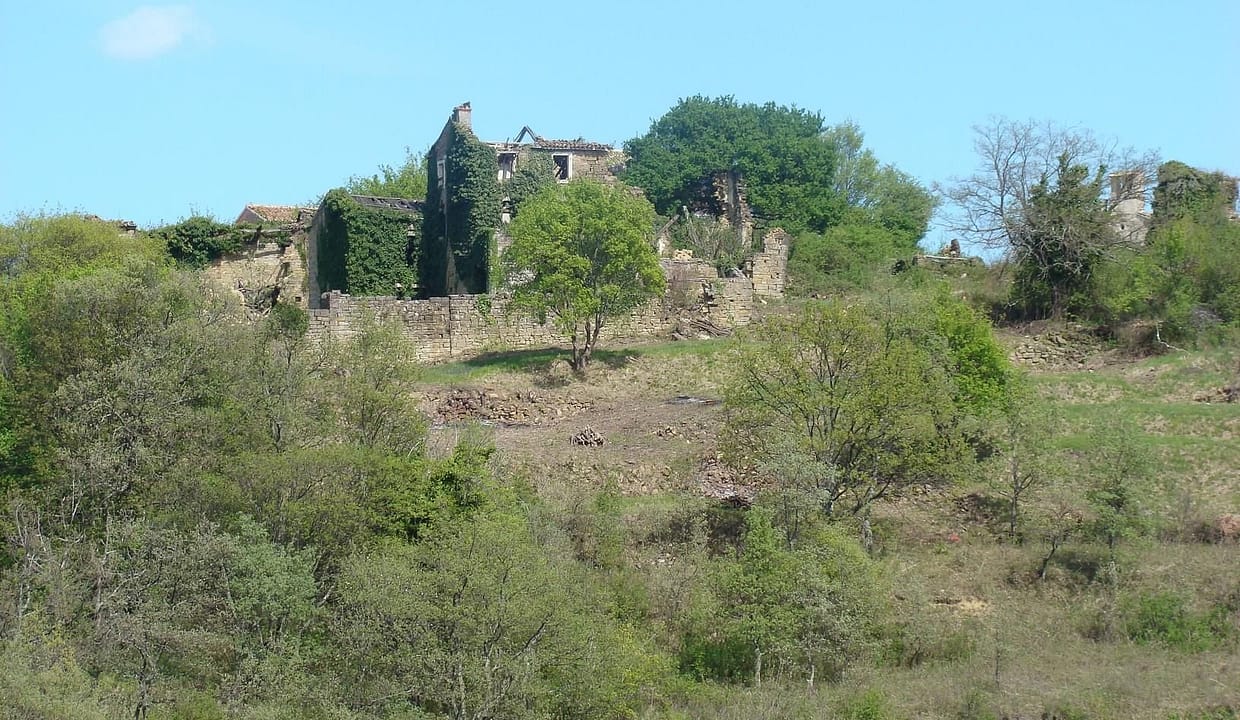 U-944 Buje - Natursteinhäuser 230 m2 – Baugrund - Meerblick – zu verkaufen