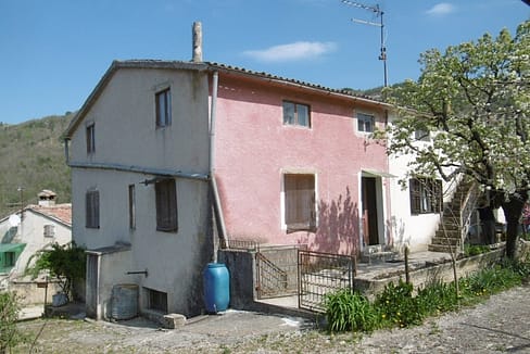 renovierungsbedürftiges Haus Nähe Motovun mit Baugrund