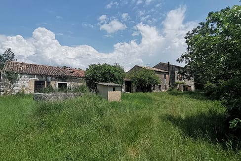 Z-947 grosses idyllisches Anwesen mit mehreren Steinhäusern und ca. 9000000 m² Grund – ca. 17 km von Porec und Meer – zu verkaufen