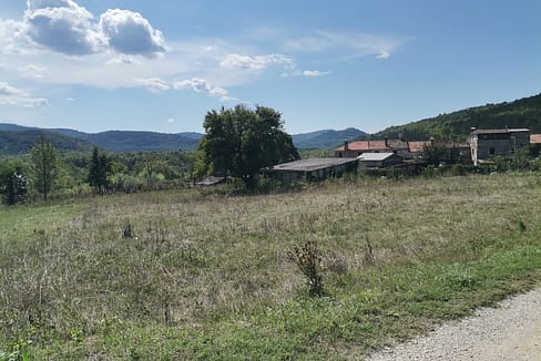 Z-669 Livade Baugrund 2118 m2 Blick auf Motovun Verkauf