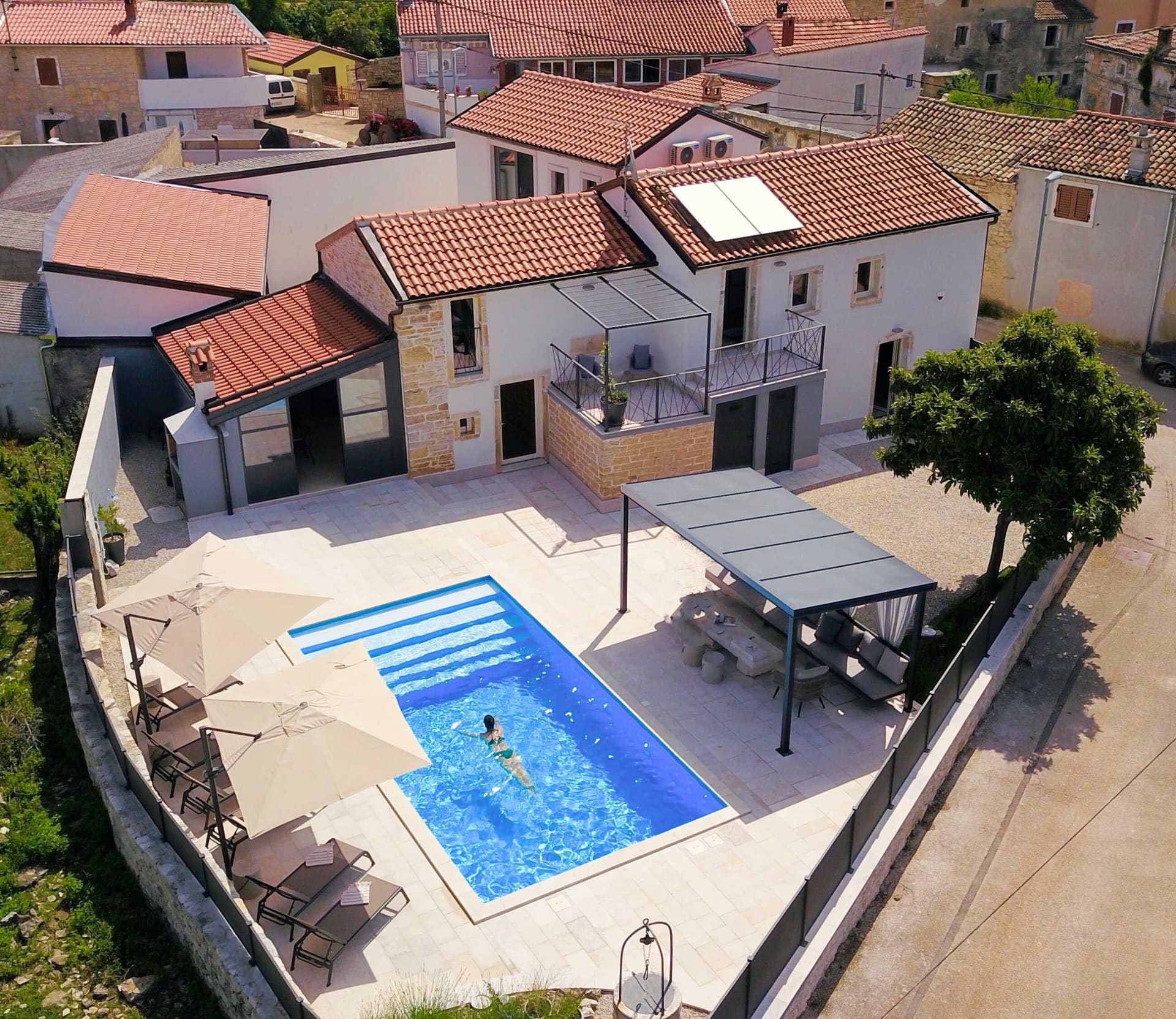 Z-946 renovirana kamena kuća s bazenom – 100 m2 – okolica Kanfanara – prodaja