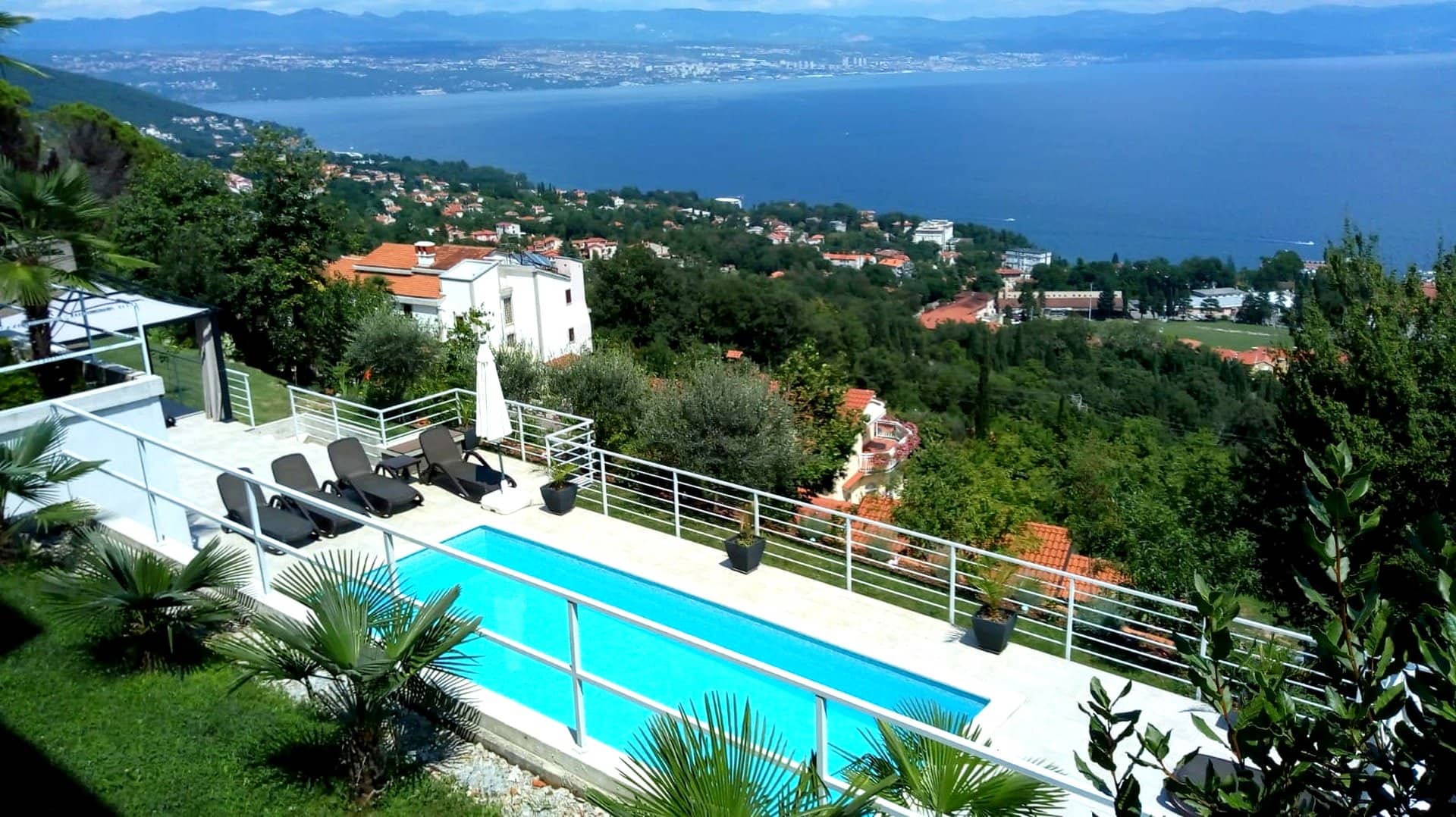 KB- 465 Detached house with 5 apartments above Lovran with fantastic sea views pool and large well-kept garden.