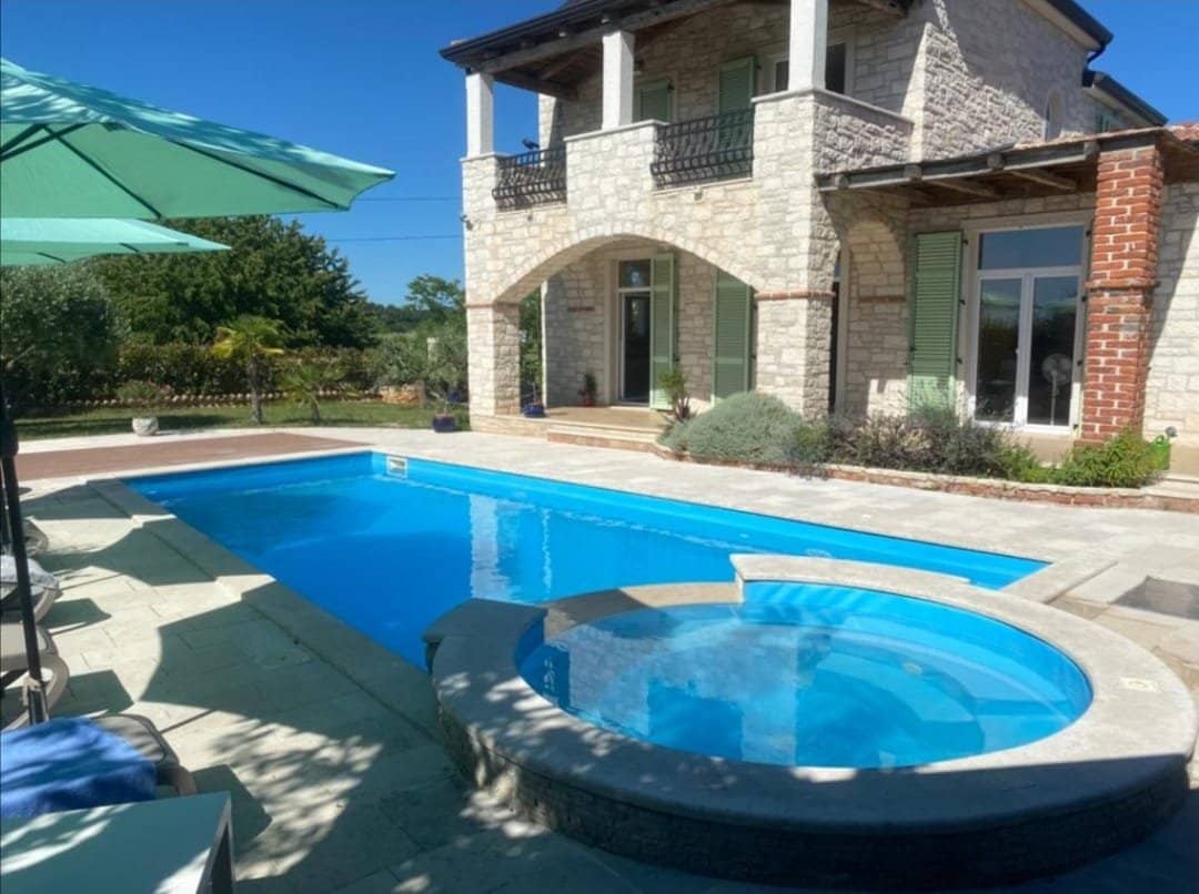 Z-03 detached stone house with pool – 218 m2 – near Baderna – approx 16 km from Porec and sea – for sale.